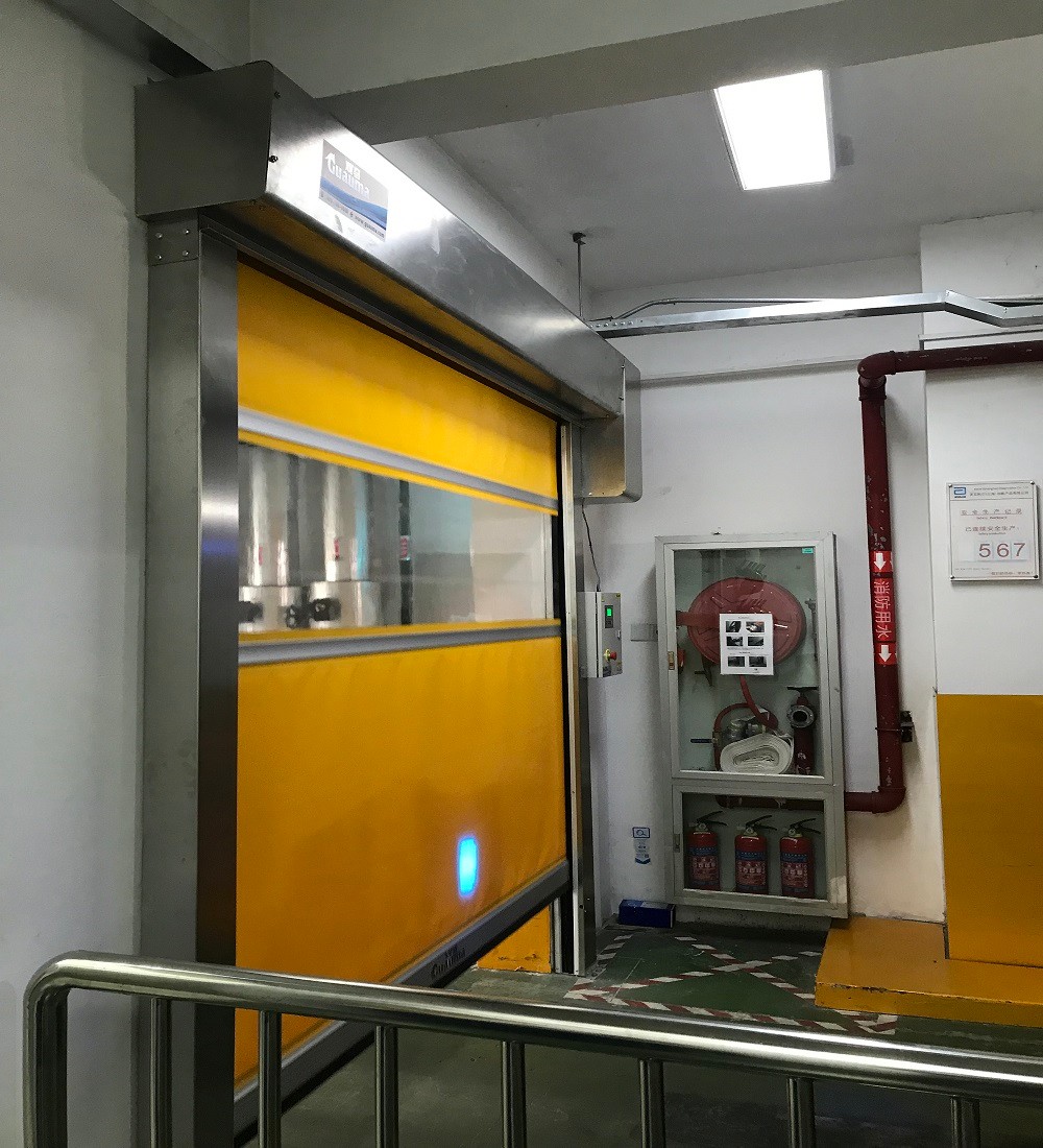 雅培醫(yī)藥車間渦輪硬質(zhì)快速門安裝完工