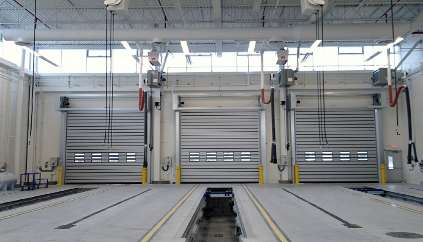 北方導(dǎo)航AGV通行的機(jī)器防護(hù)快速門選擇觀馬門業(yè)