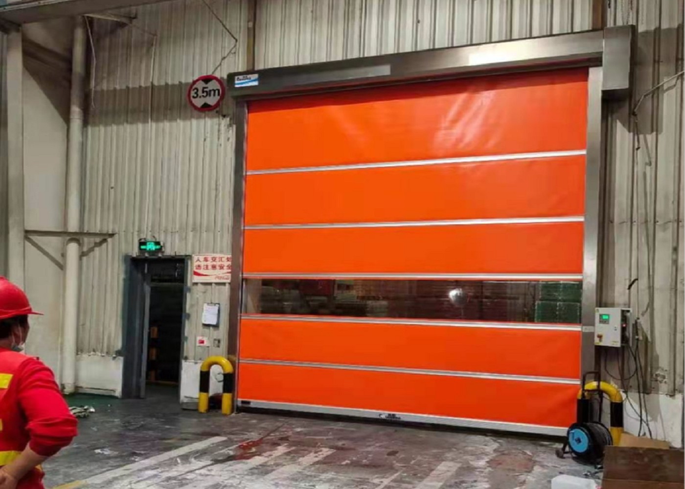 太古可口可樂pvc快速卷簾門改造項(xiàng)目投入使用