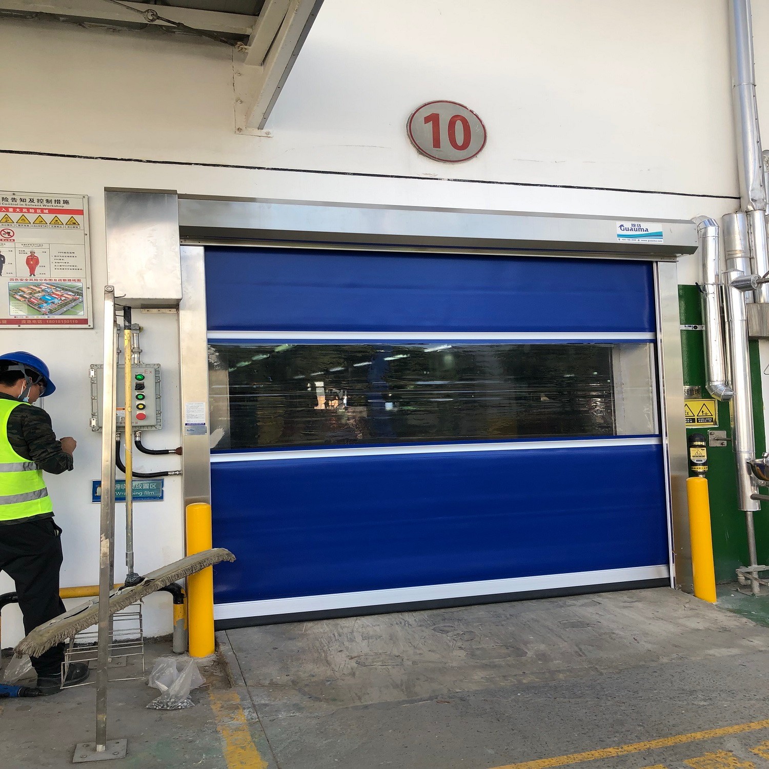 莊信萬豐車間用PVC快速卷簾門安裝完工