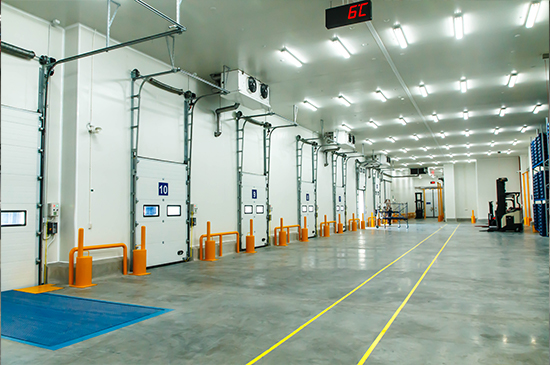 工業保溫滑升門:溫暖與安全的現代工業解決方案 工業保溫滑升門:溫暖與安全的現代工業解決方案