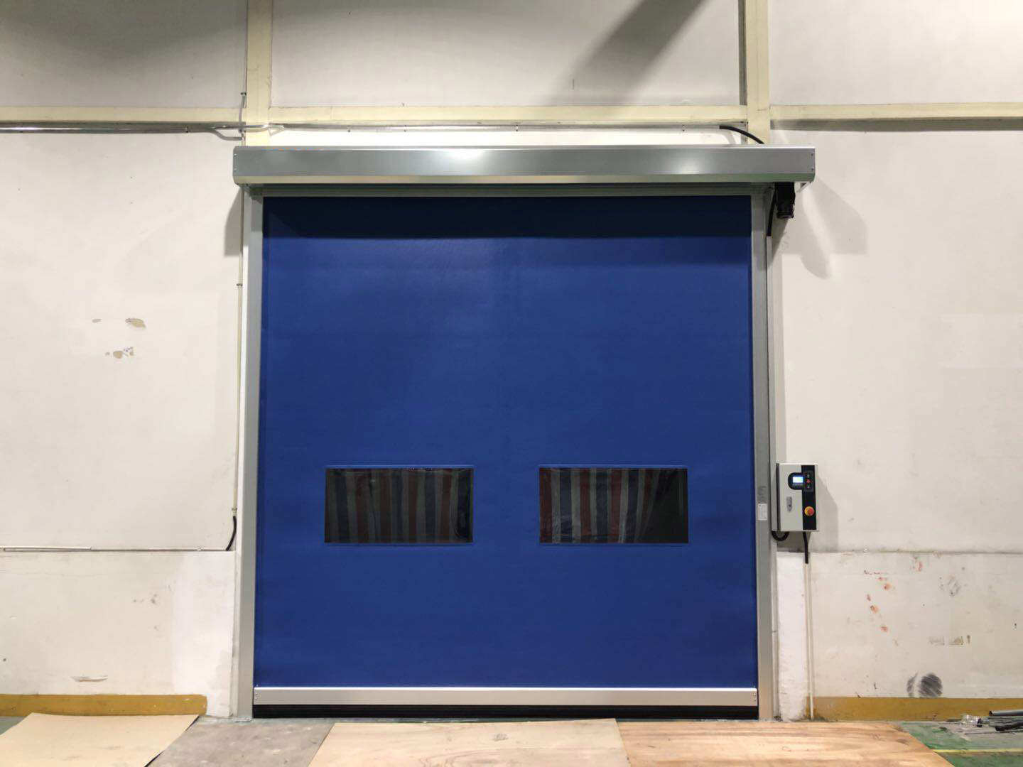 食品車間如何選快速門？觀馬 3 大核心方案助您輕松選型